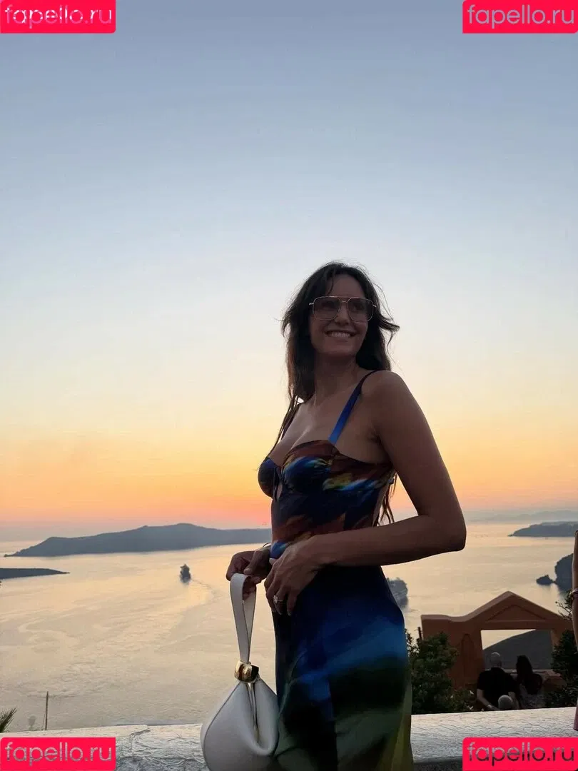 Nina Dobrev / nina Onlyfans Photo Gallery 