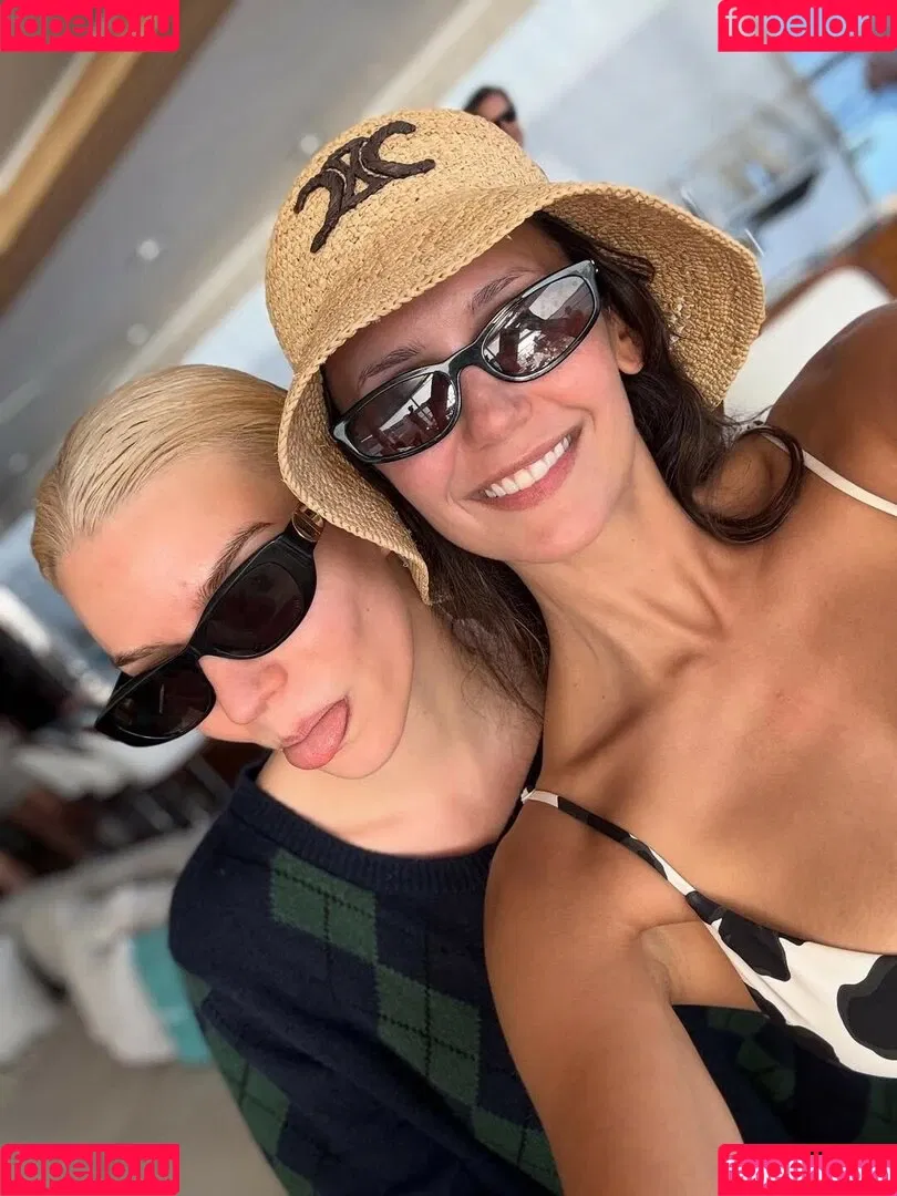 Nina Dobrev / nina Onlyfans Photo Gallery 