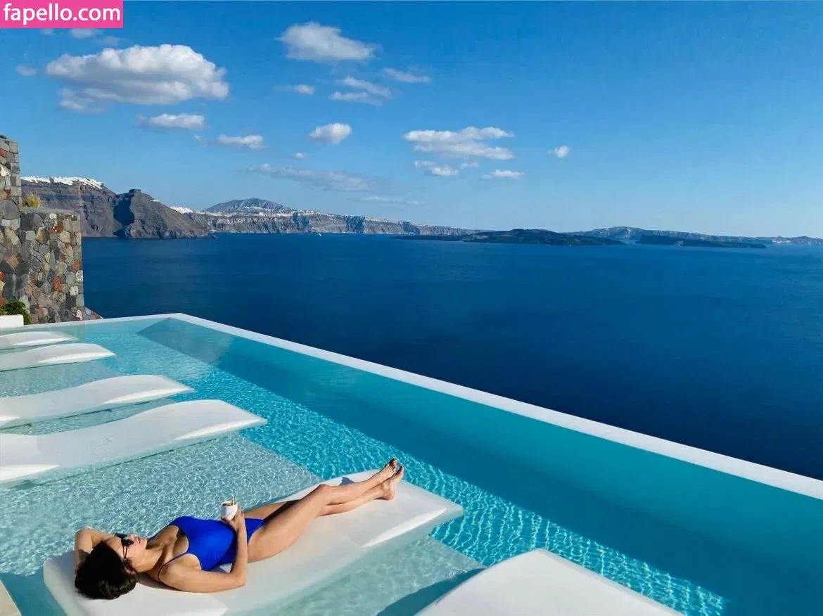 Nina Dobrev / nina Onlyfans Photo Gallery 