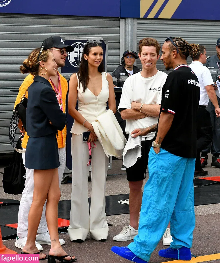 Nina Dobrev / nina Onlyfans Photo Gallery 