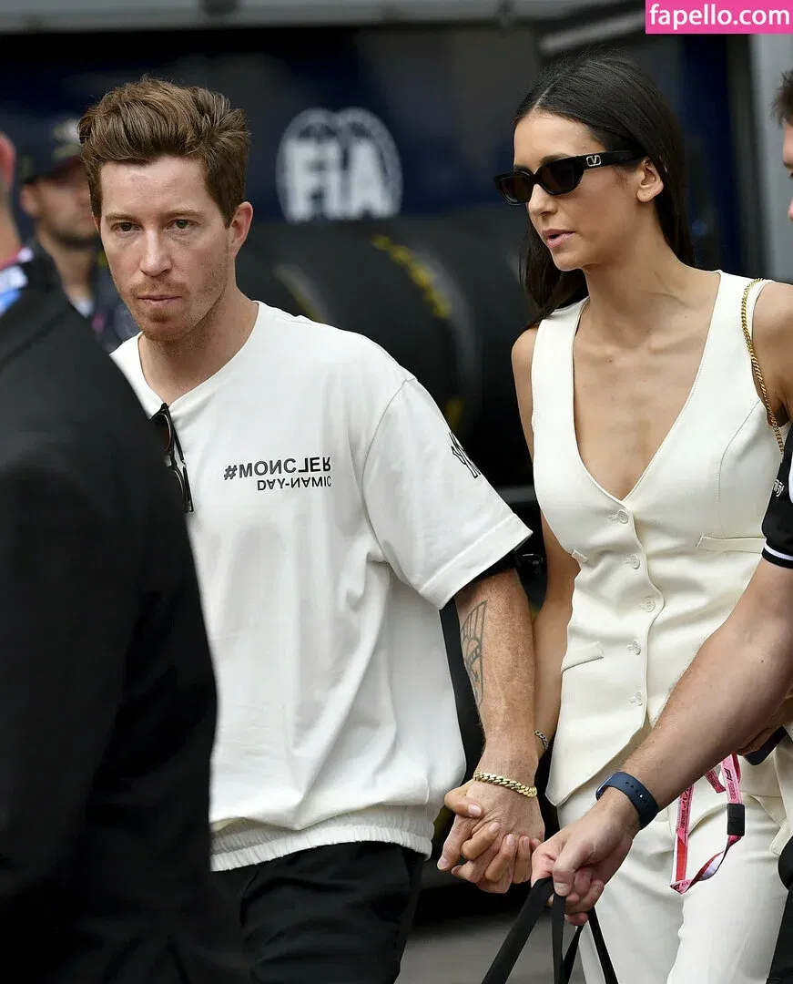 Nina Dobrev / nina Onlyfans Photo Gallery 