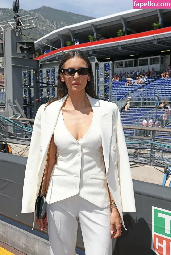 Nina Dobrev / nina Onlyfans Photo Gallery 