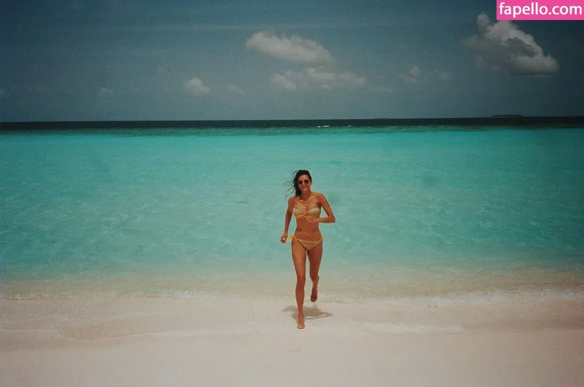 Nina Dobrev / nina Onlyfans Photo Gallery 