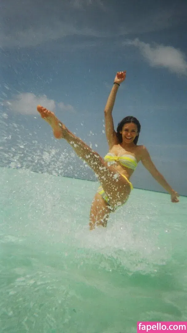 Nina Dobrev / nina Onlyfans Photo Gallery 