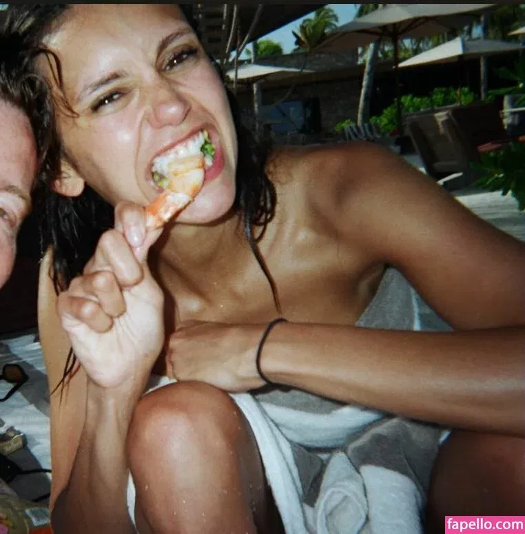 Nina Dobrev / nina Onlyfans Photo Gallery 