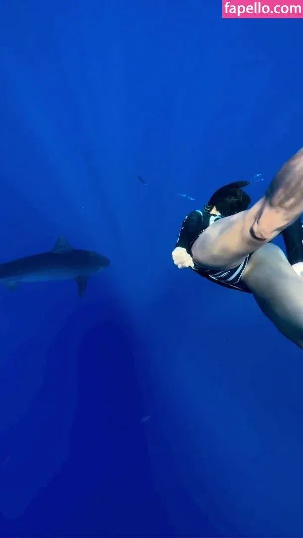 Nina Dobrev / nina Onlyfans Photo Gallery 