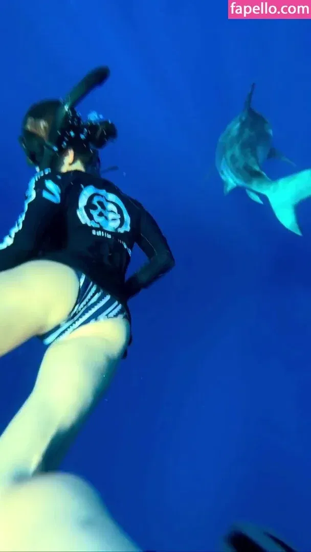 Nina Dobrev / nina Onlyfans Photo Gallery 