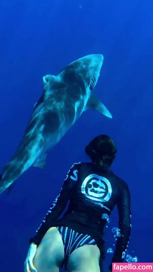 Nina Dobrev / nina Onlyfans Photo Gallery 