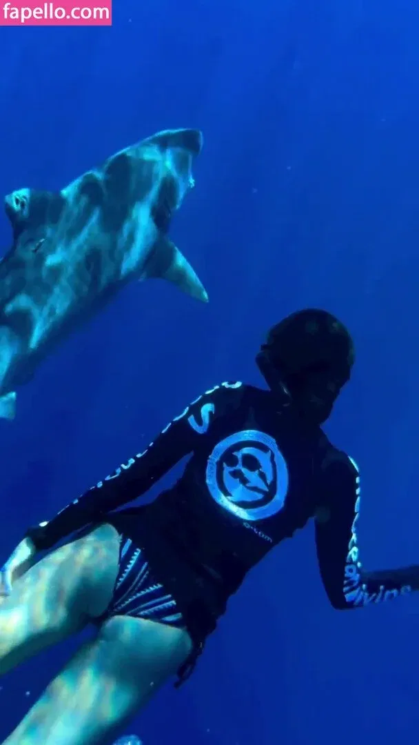 Nina Dobrev / nina Onlyfans Photo Gallery 