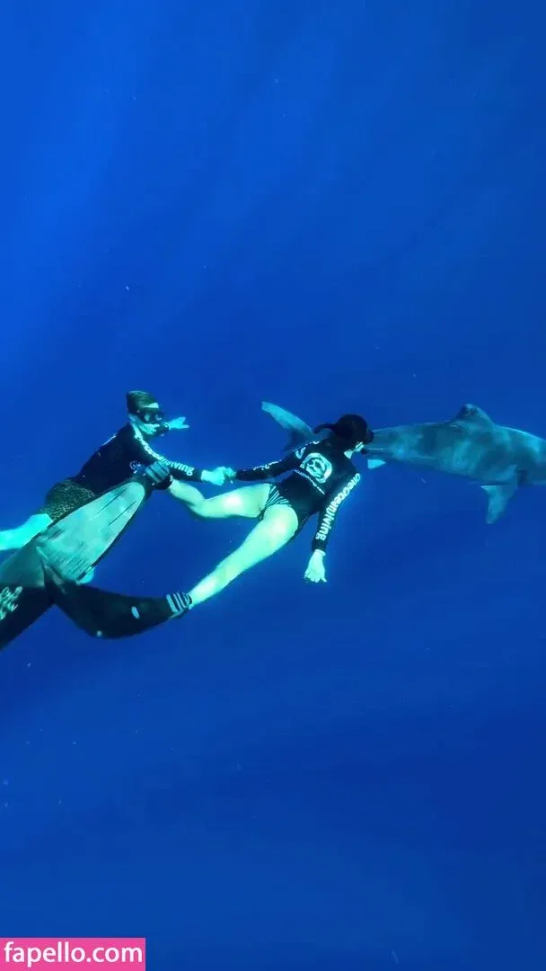 Nina Dobrev / nina Onlyfans Photo Gallery 