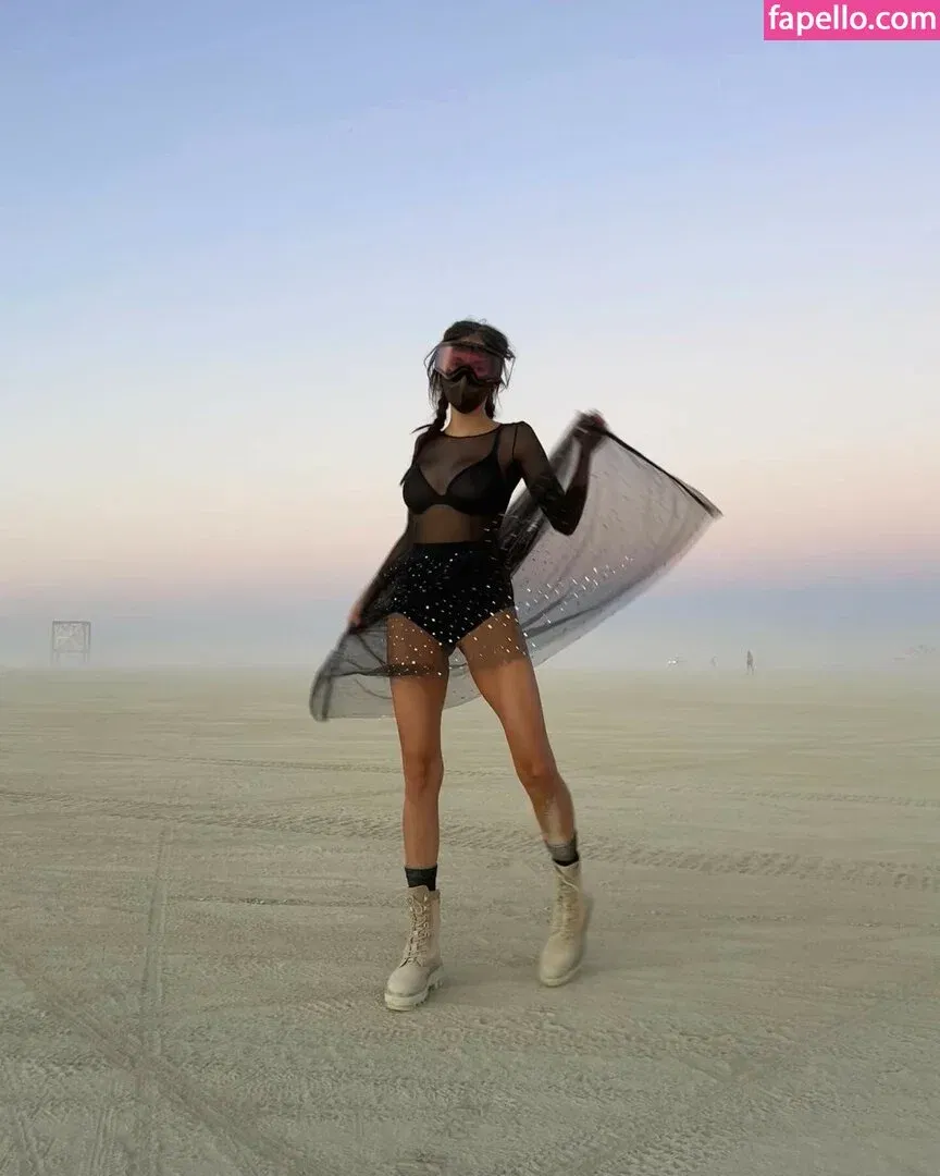 Nina Dobrev / nina Onlyfans Photo Gallery 