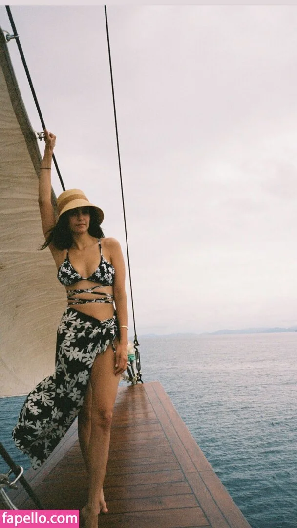 Nina Dobrev / nina Onlyfans Photo Gallery 