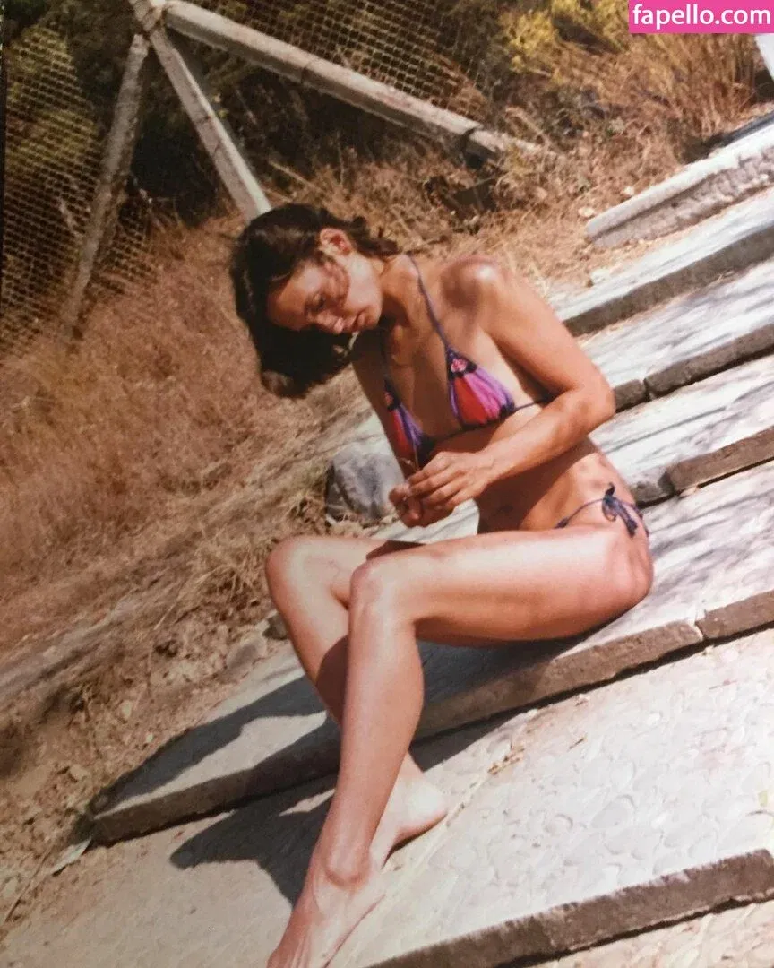 Nina Dobrev / nina Onlyfans Photo Gallery 