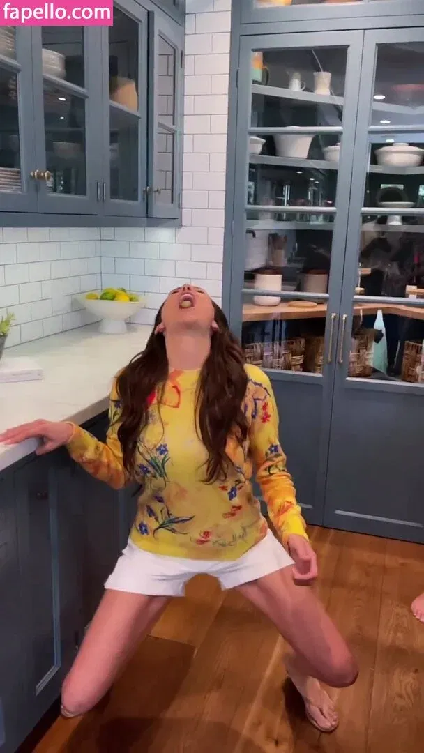 Nina Dobrev / nina Onlyfans Photo Gallery 