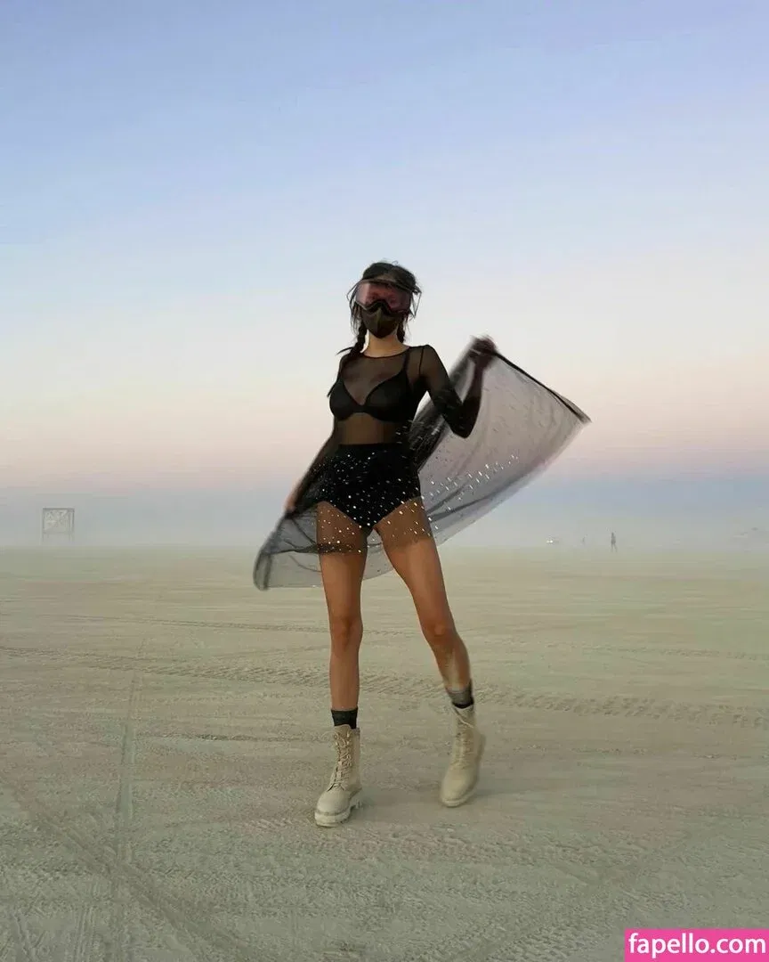 Nina Dobrev / nina Onlyfans Photo Gallery 