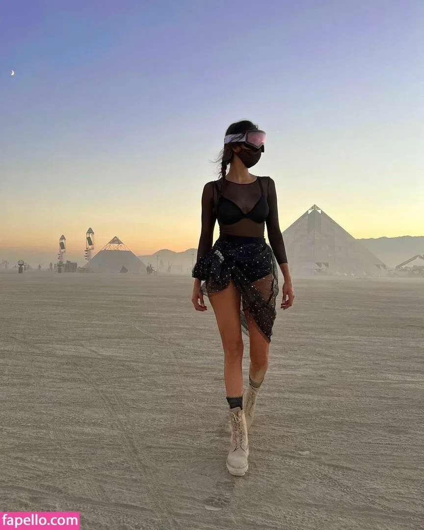 Nina Dobrev / nina Onlyfans Photo Gallery 