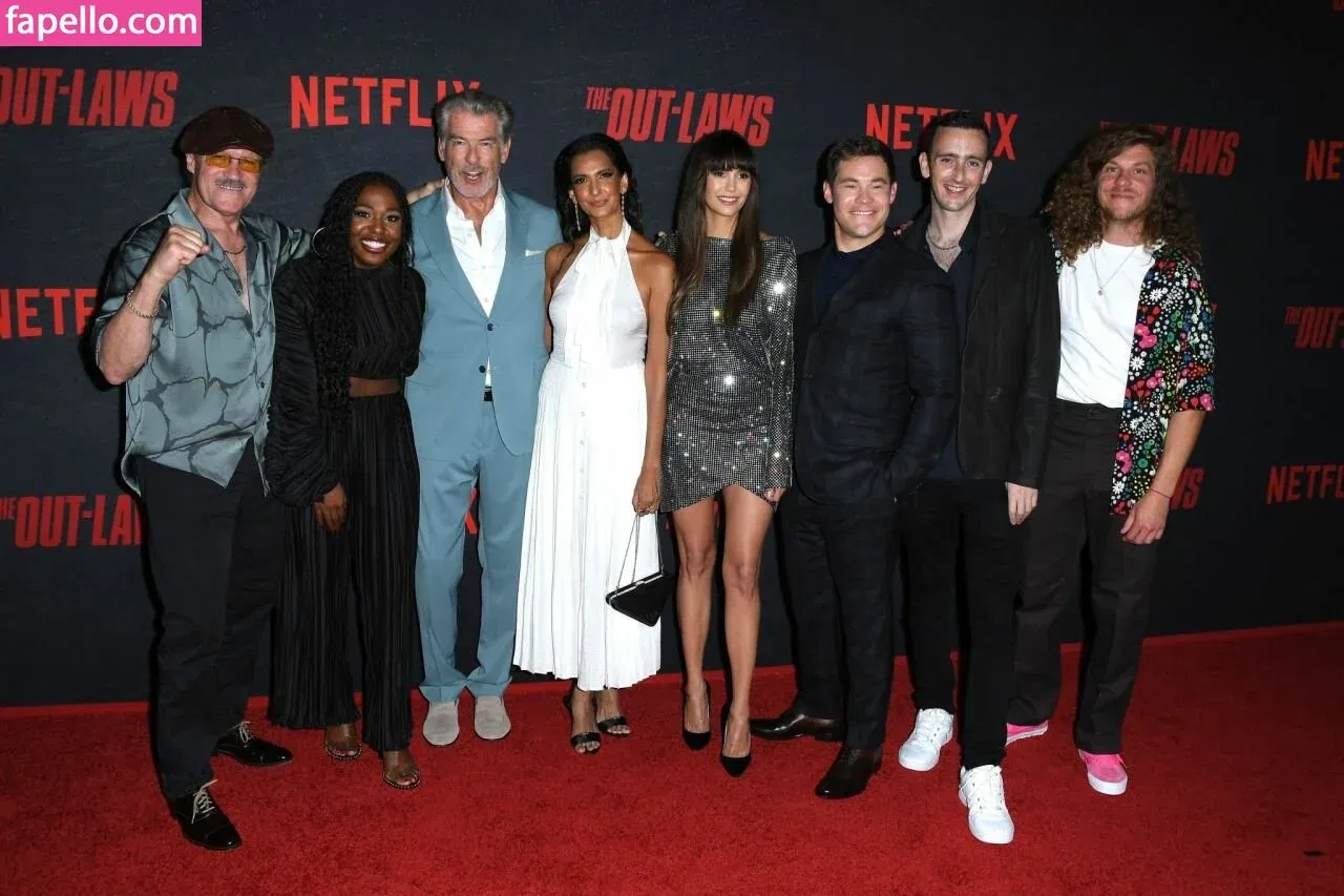 Nina Dobrev / nina Onlyfans Photo Gallery 