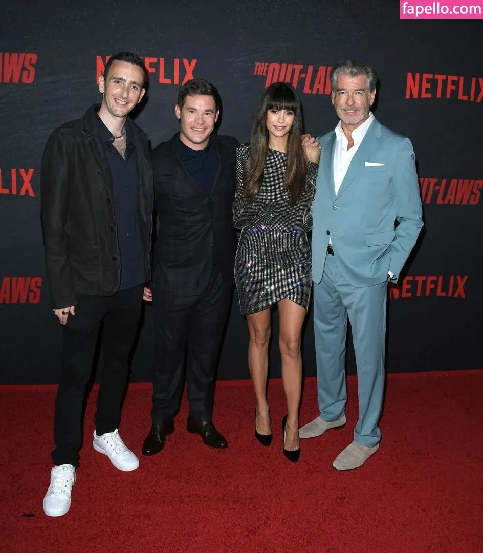 Nina Dobrev / nina Onlyfans Photo Gallery 