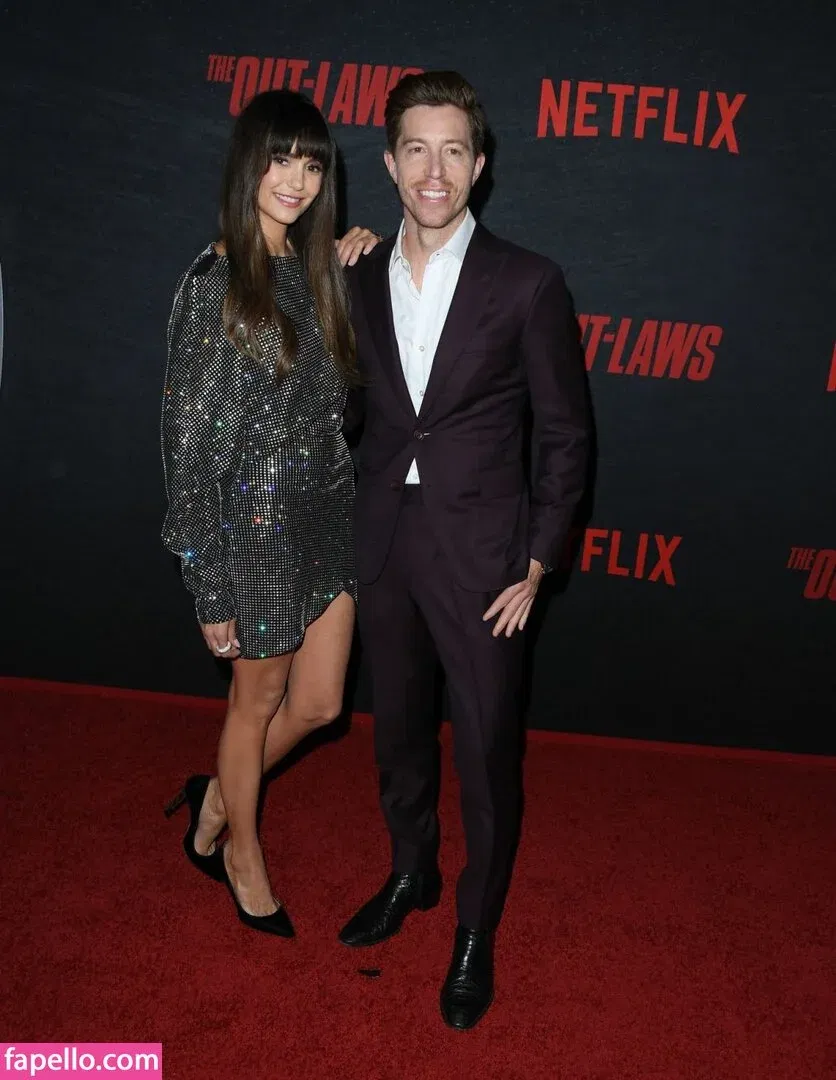 Nina Dobrev / nina Onlyfans Photo Gallery 