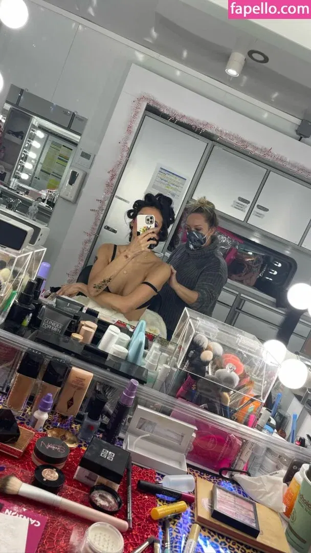 Nina Dobrev / nina Onlyfans Photo Gallery 