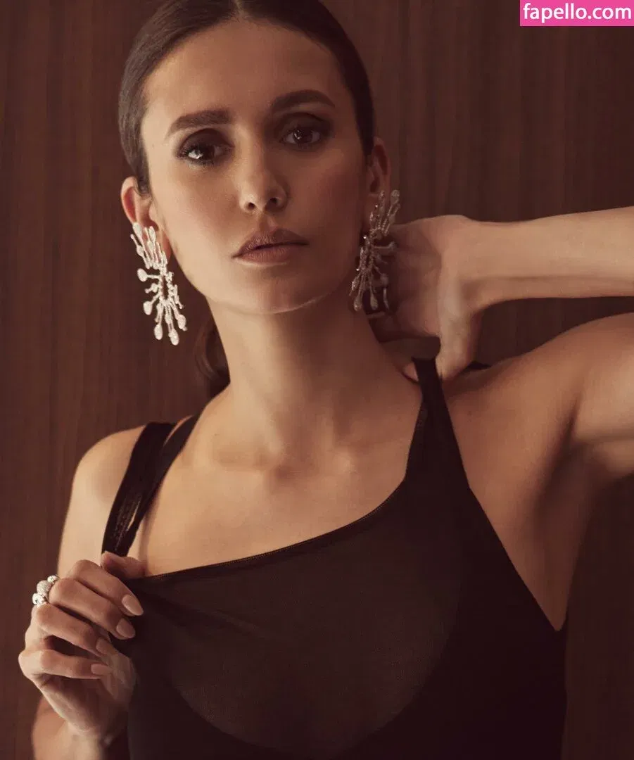 Nina Dobrev / nina Onlyfans Photo Gallery 