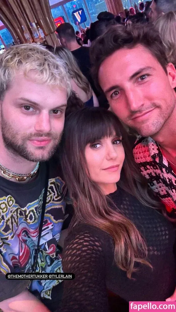 Nina Dobrev / nina Onlyfans Photo Gallery 