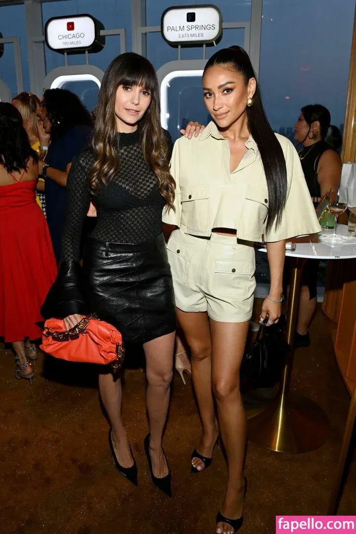 Nina Dobrev / nina Onlyfans Photo Gallery 