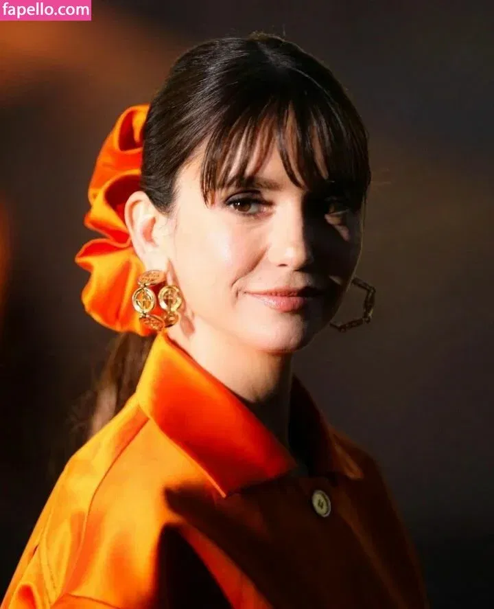 Nina Dobrev / nina Onlyfans Photo Gallery 