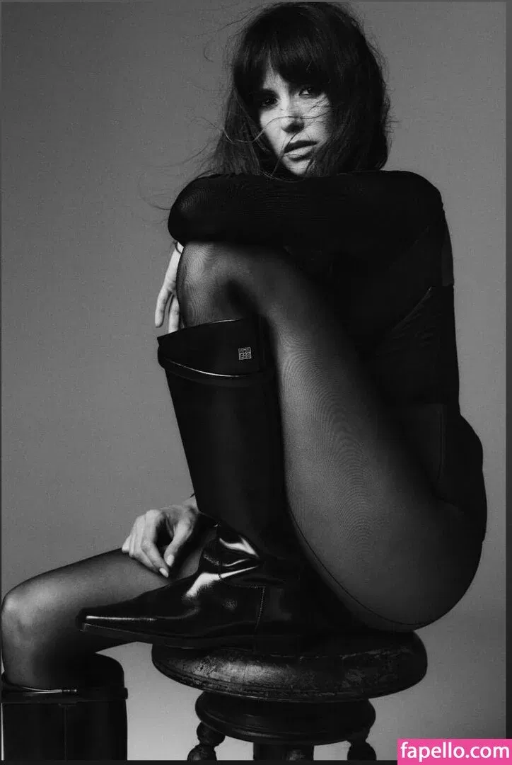 Nina Dobrev / nina Onlyfans Photo Gallery 