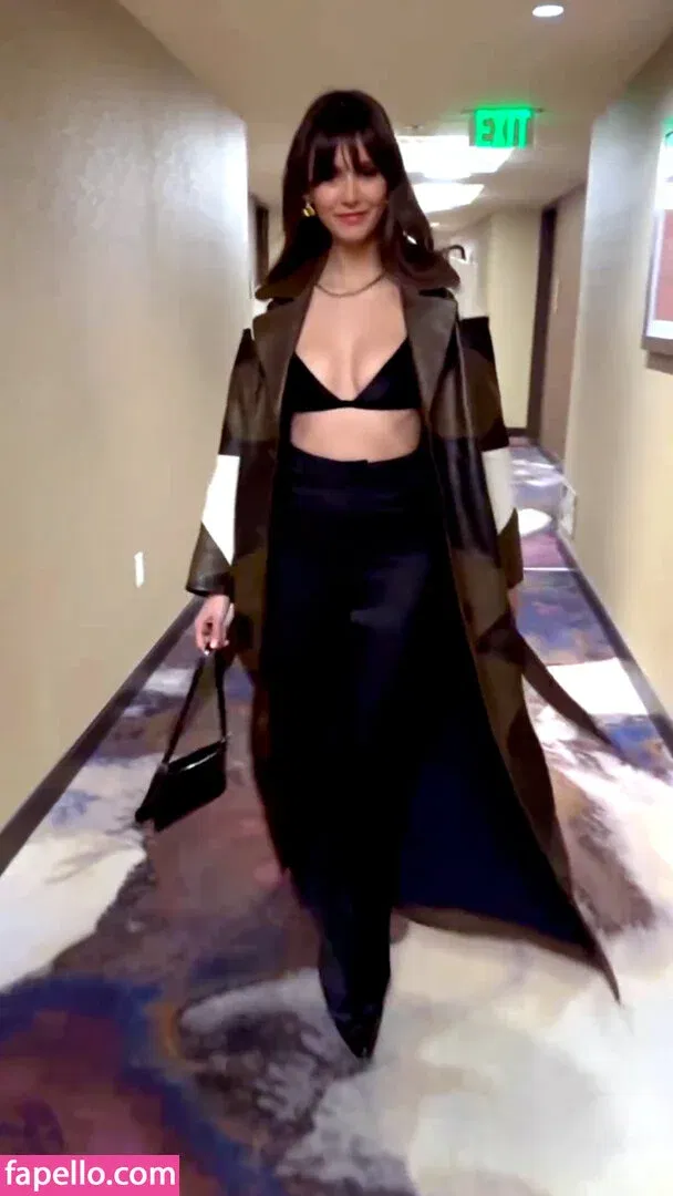 Nina Dobrev / nina Onlyfans Photo Gallery 