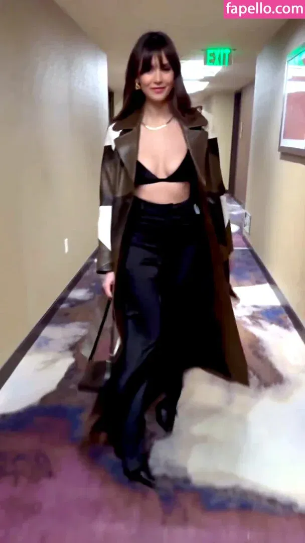 Nina Dobrev / nina Onlyfans Photo Gallery 