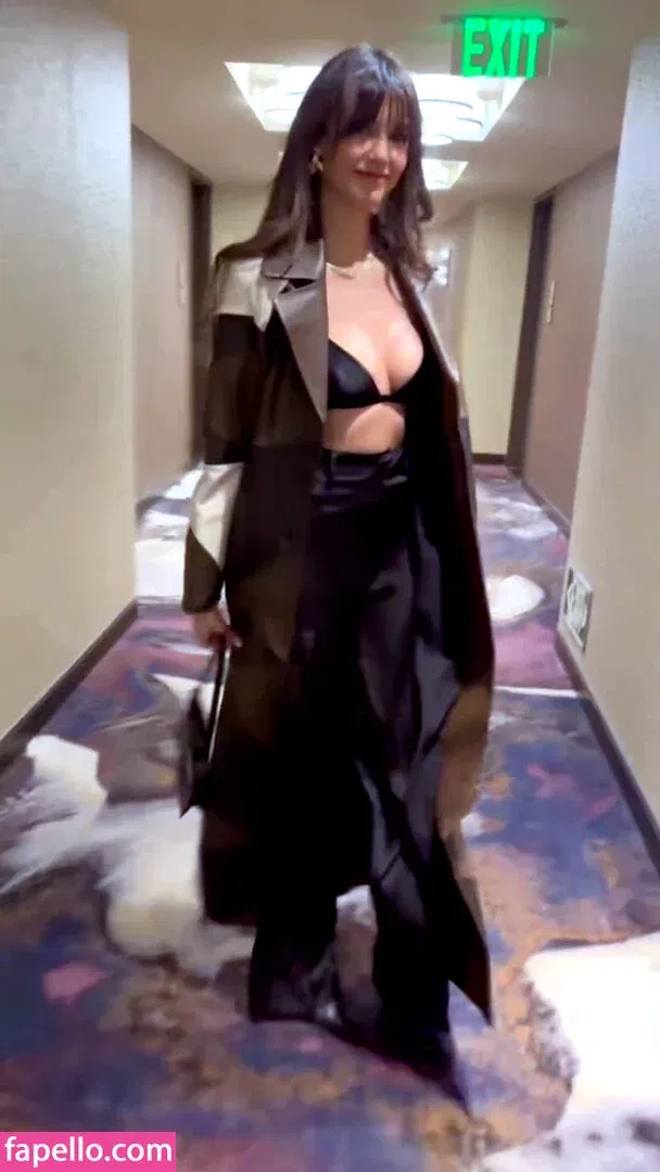 Nina Dobrev / nina Onlyfans Photo Gallery 