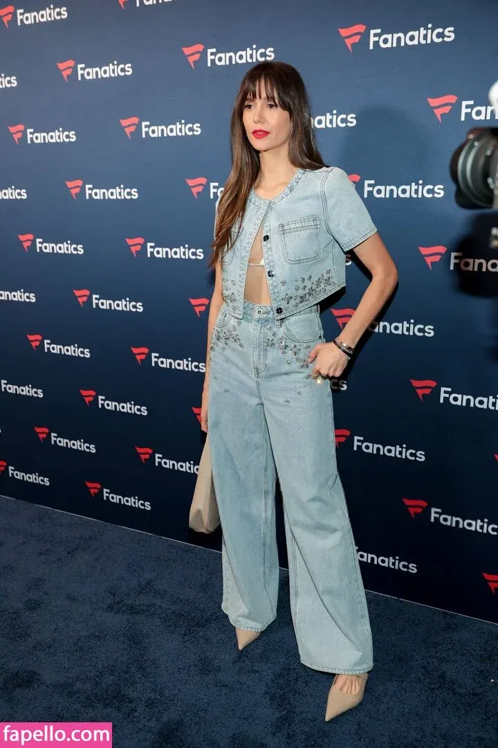 Nina Dobrev / nina Onlyfans Photo Gallery 