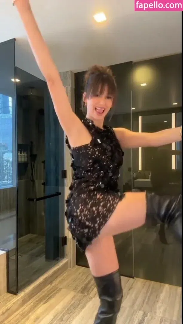 Nina Dobrev / nina Onlyfans Photo Gallery 