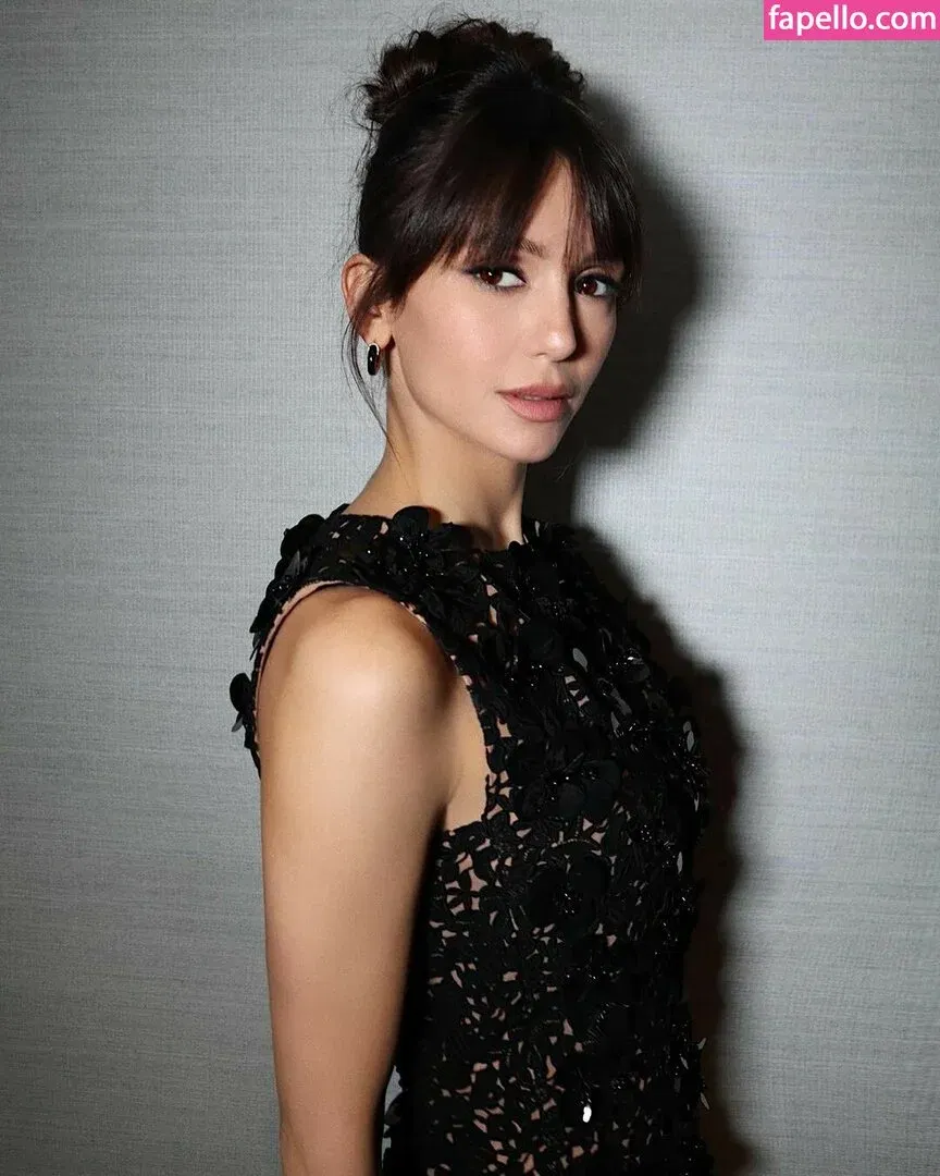 Nina Dobrev / nina Onlyfans Photo Gallery 