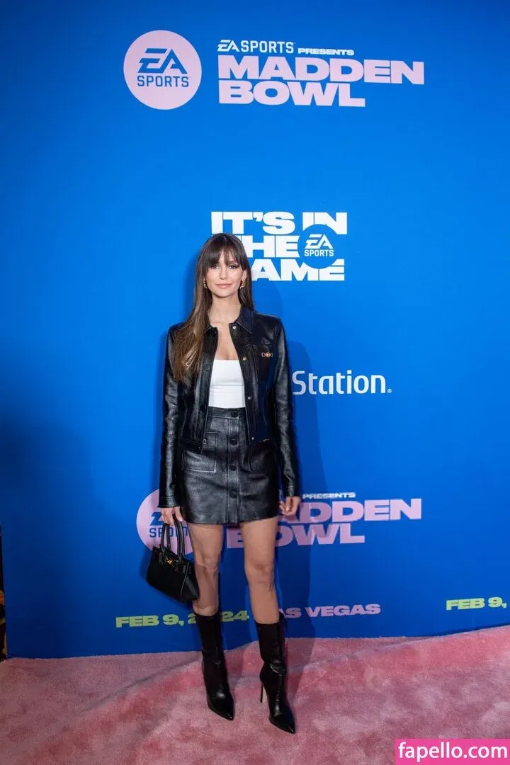 Nina Dobrev / nina Onlyfans Photo Gallery 