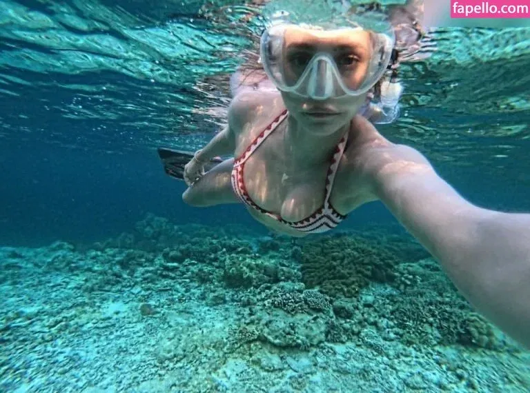 Nina Dobrev / nina Onlyfans Photo Gallery 