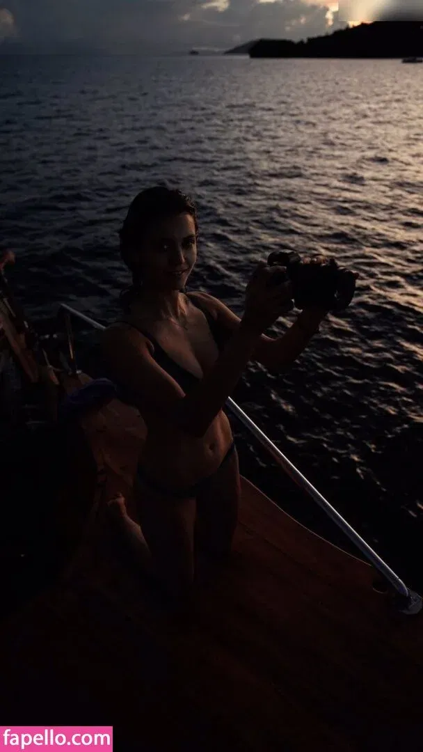 Nina Dobrev / nina Onlyfans Photo Gallery 