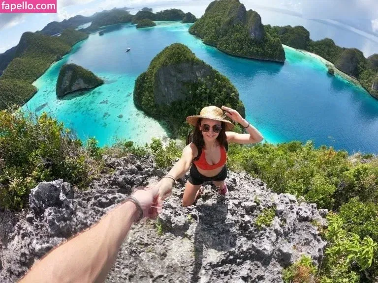 Nina Dobrev / nina Onlyfans Photo Gallery 