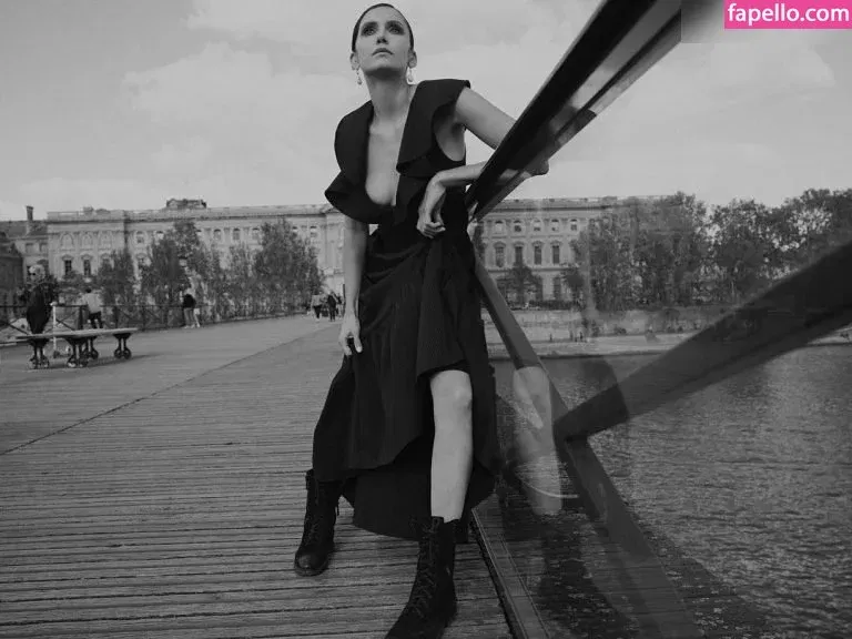 Nina Dobrev / nina Onlyfans Photo Gallery 