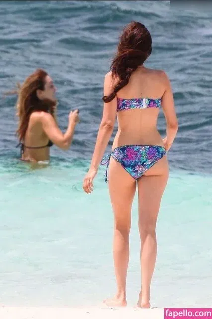 Nina Dobrev / nina Onlyfans Photo Gallery 