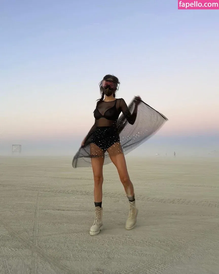 Nina Dobrev / nina Onlyfans Photo Gallery 