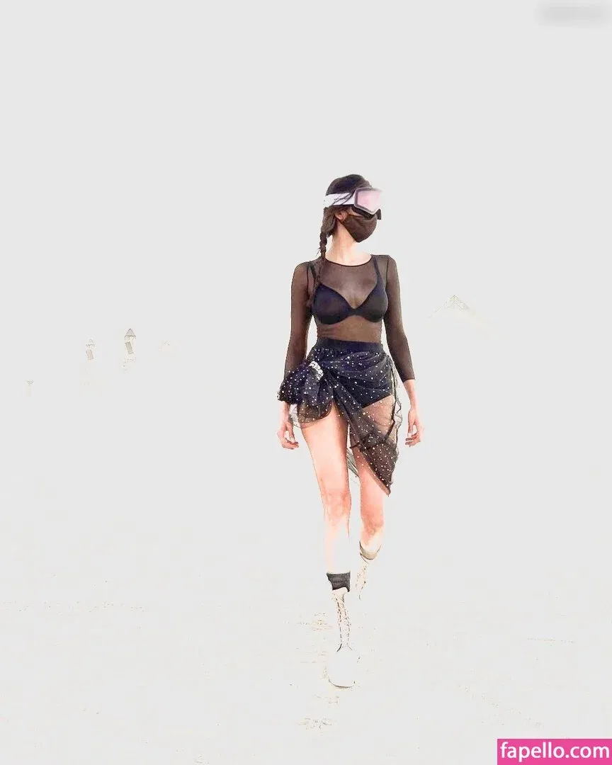 Nina Dobrev / nina Onlyfans Photo Gallery 