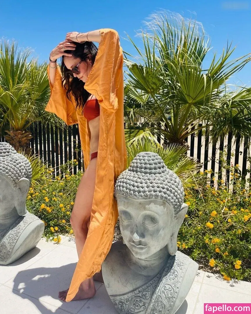 Nina Dobrev / nina Onlyfans Photo Gallery 