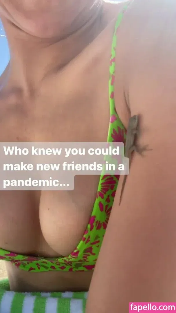 Nina Dobrev / nina Onlyfans Photo Gallery 