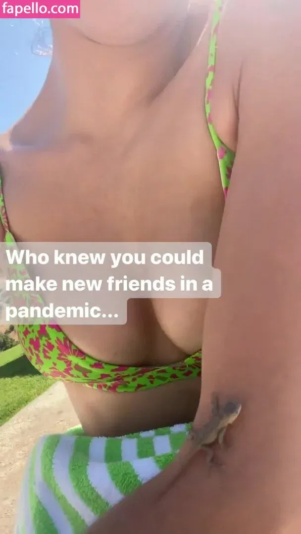 Nina Dobrev / nina Onlyfans Photo Gallery 