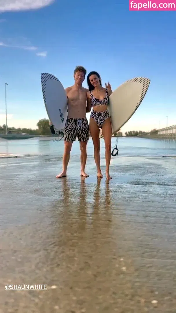 Nina Dobrev / nina Onlyfans Photo Gallery 