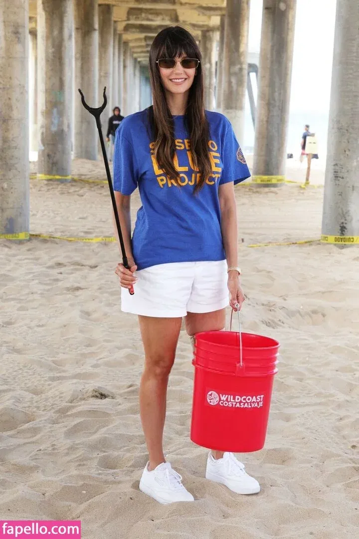 Nina Dobrev / nina Onlyfans Photo Gallery 