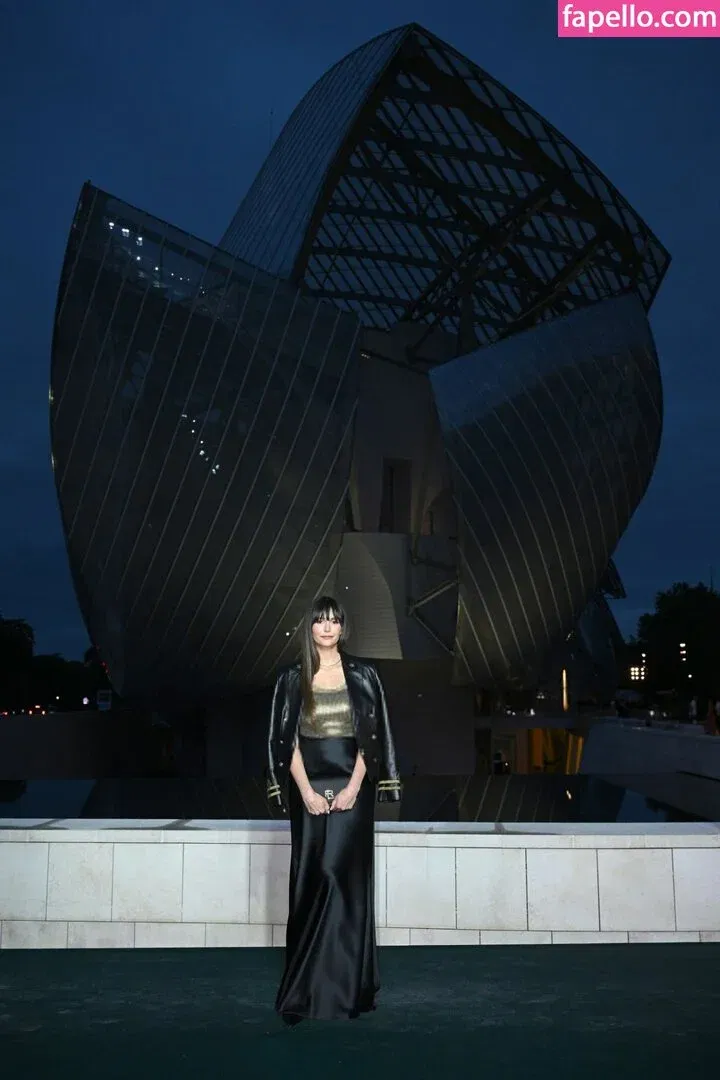 Nina Dobrev / nina Onlyfans Photo Gallery 