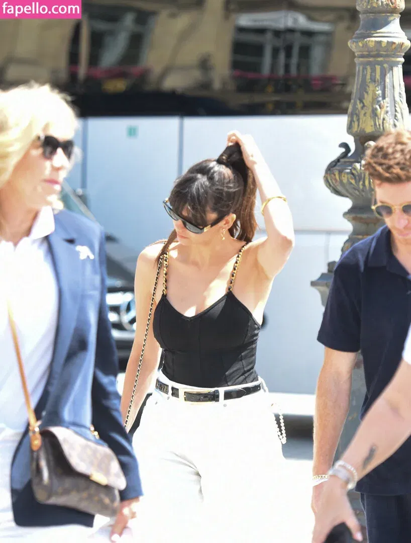 Nina Dobrev / nina Onlyfans Photo Gallery 